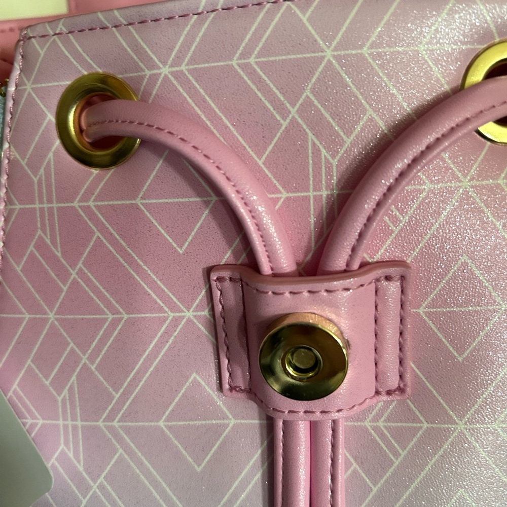 ✨💜💖Loungefly Wicked Iridescent Ombre Mini Backpack💖💜✨ - Picture 8 of 10